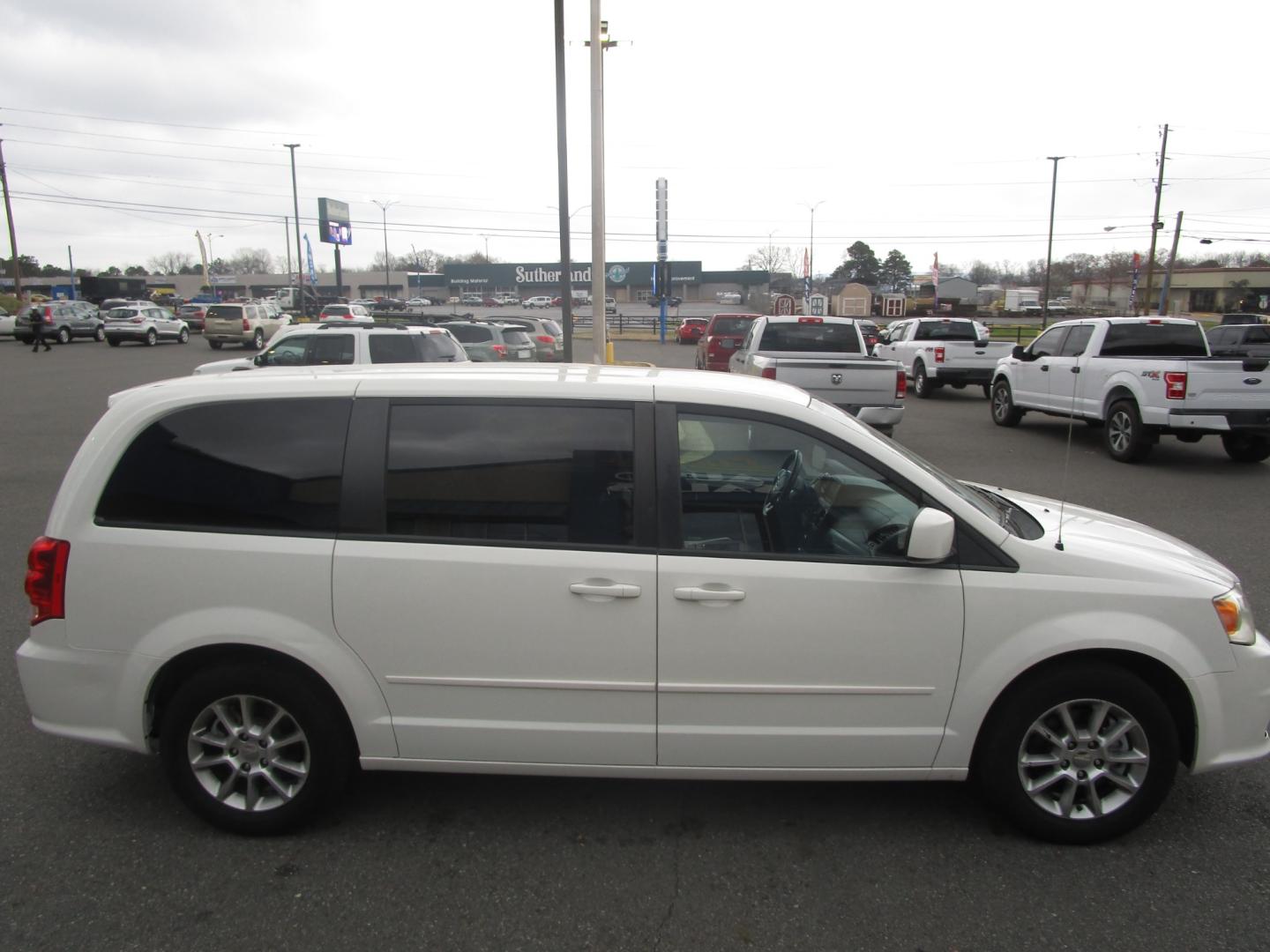 2013 WHITE /Black / Leather Dodge Grand Caravan R/T (2C4RDGEG9DR) with an 3.6L V6 DOHC 24V engine, 6-Speed Automatic transmission, located at 1814 Albert Pike Road, Hot Springs, AR, 71913, (501) 623-1717, 34.494228, -93.094070 - Photo#2